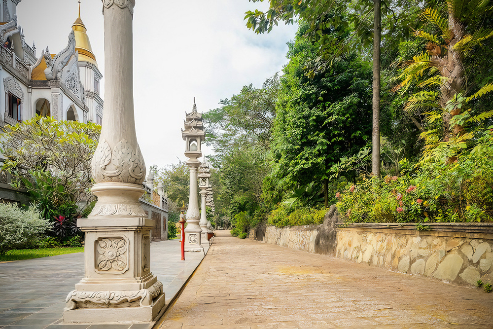 Các chi tiết hoa văn chạm trổ tinh xảo